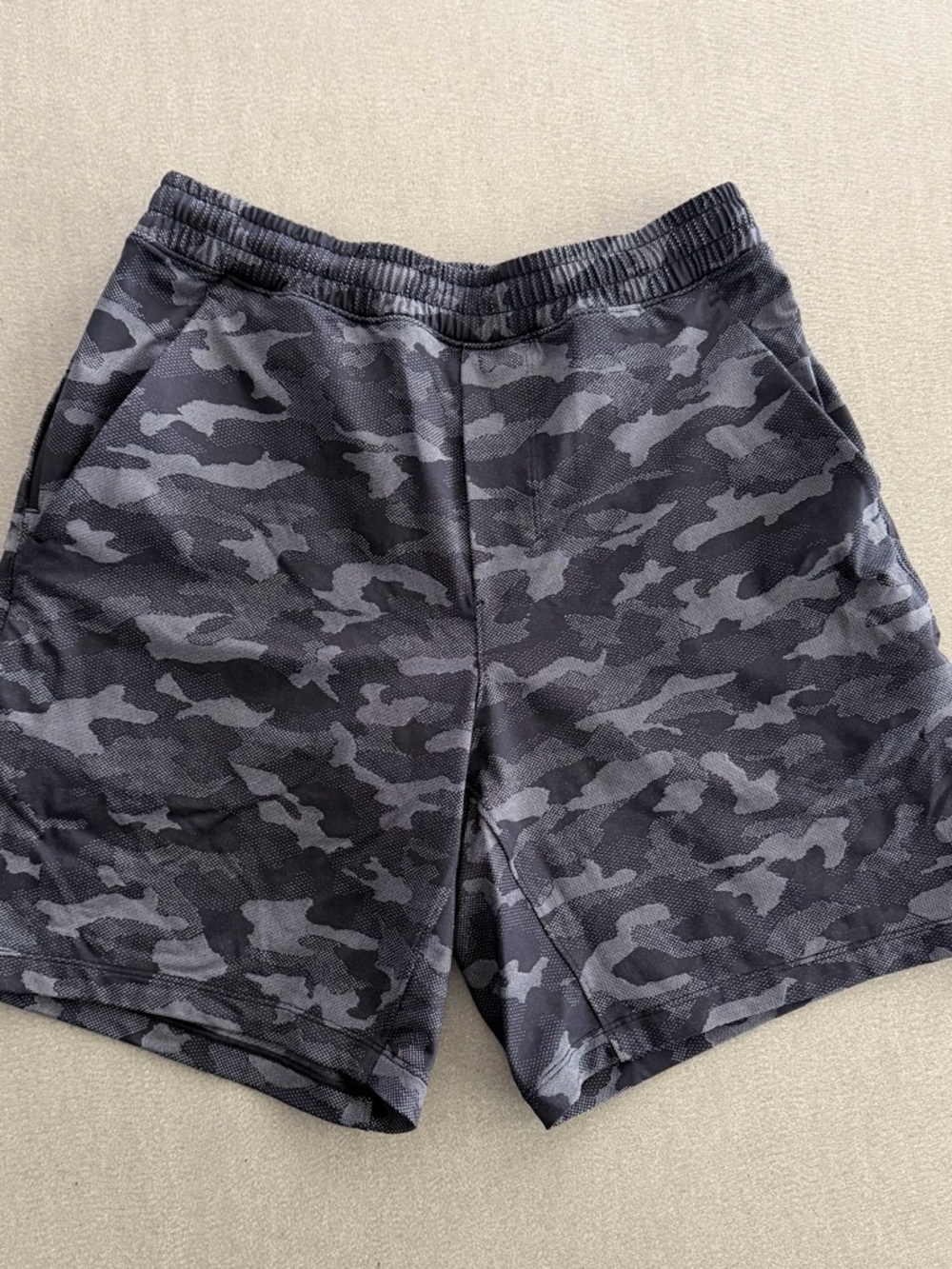 Lululemon Men's Pacebreaker Lined 7in Black/Gray Camo Athletic Shorts Sz S